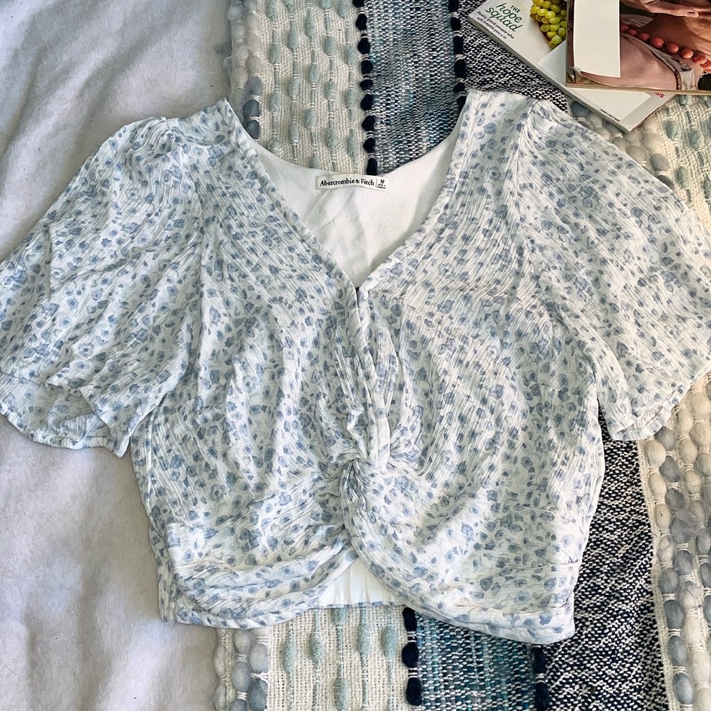 Abercrombie & Fitch Floral-Print Cropped Knotted Blouse - Medium